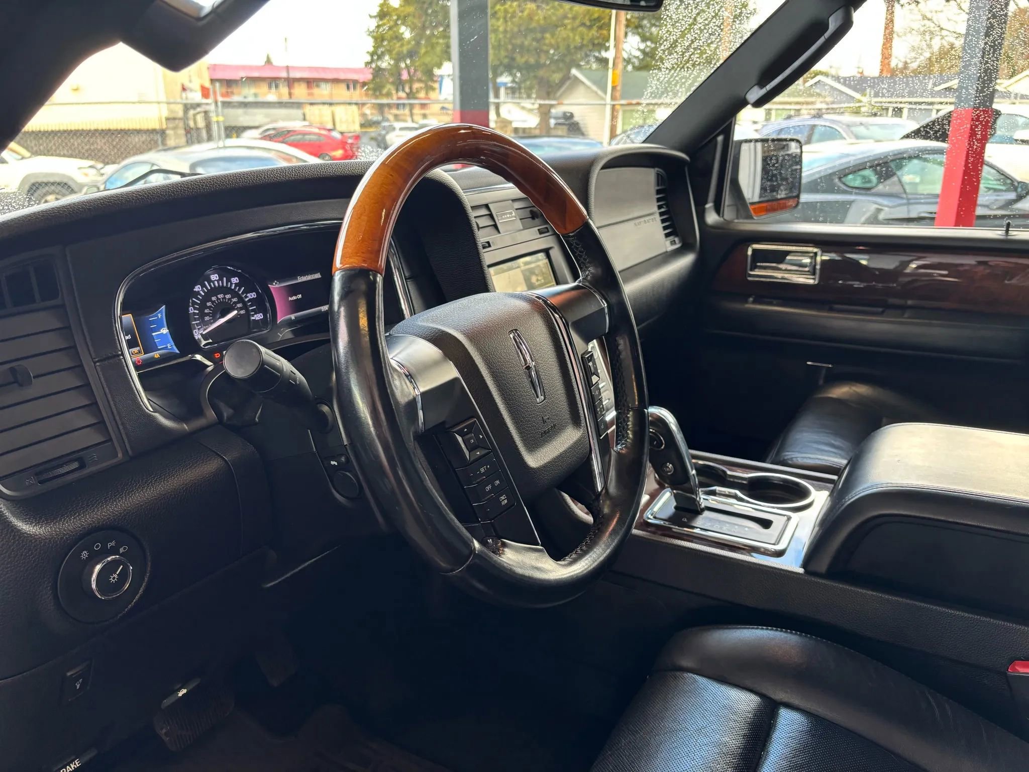 Used 2016 Lincoln Navigator L Select image 15