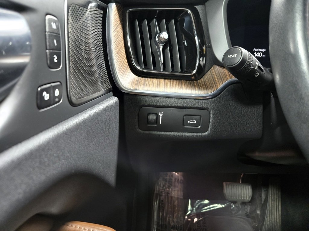 Used 2022 Volvo XC60 B5 Inscription w/ Advanced Package image 14