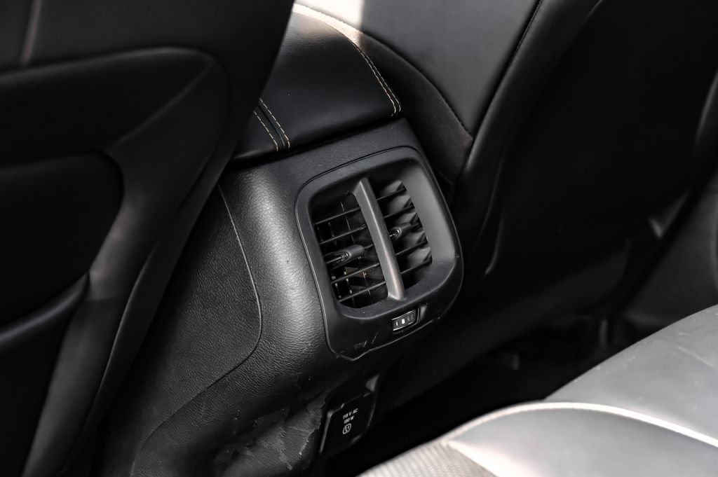 Used 2017 Jeep Cherokee Limited w/ Luxury Group AWD/4WD image 42