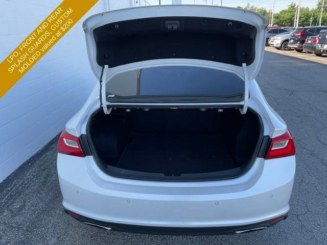 Used 2018 Chevrolet Malibu Premier w/ Premier Sun and Wheel Package FWD image 11