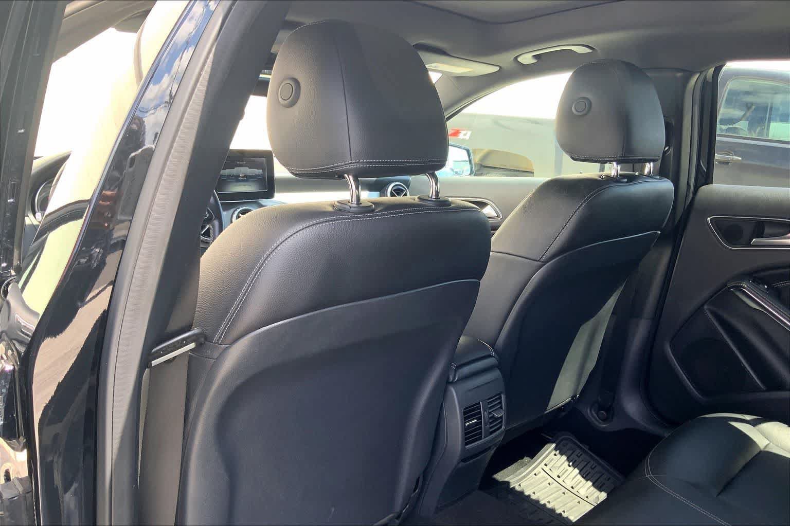 Used 2017 Mercedes-Benz GLA 250 image 12