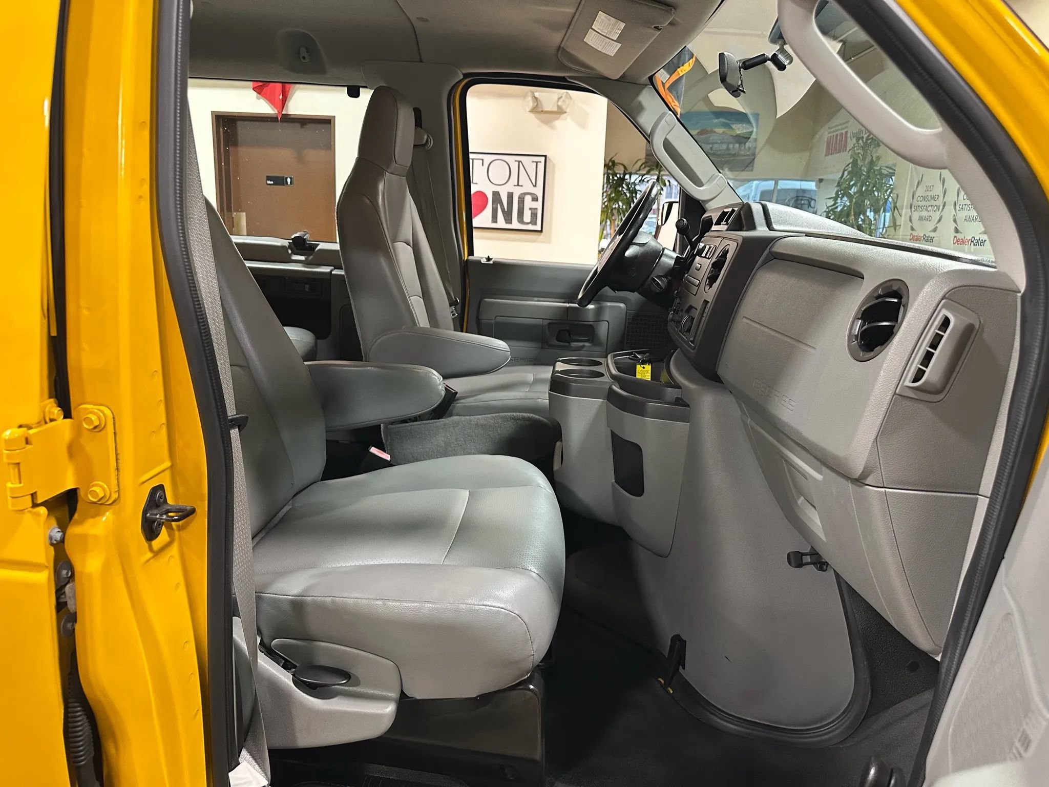 Used 2011 Ford E-150 and Econoline 150 Wagon RWD image 37