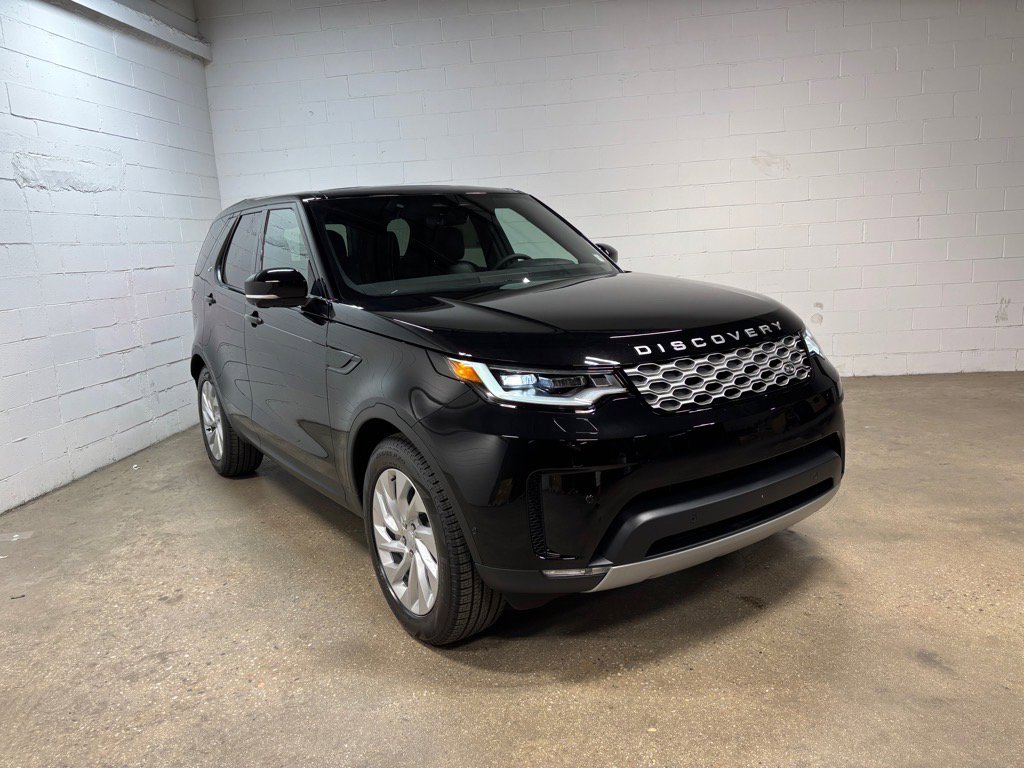 Used 2025 Land Rover Discovery S image 4