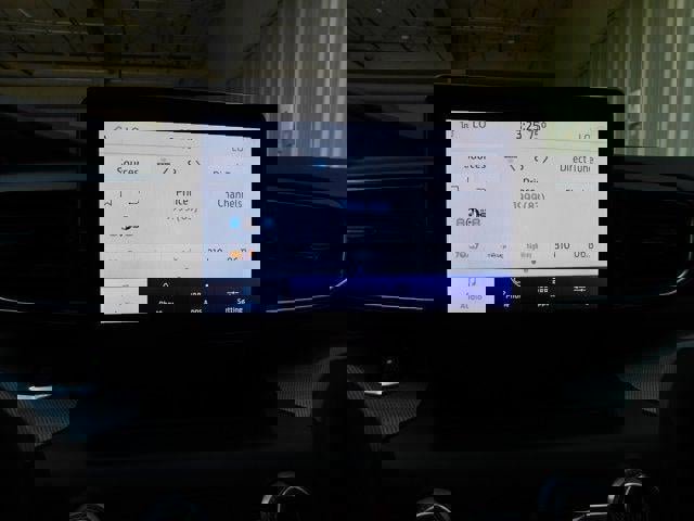 Used 2020 Ford Explorer XLT w/ Equipment Group 202A image 39