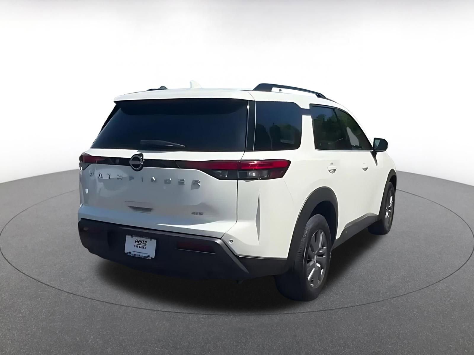 Used 2025 Nissan Pathfinder SV image 15