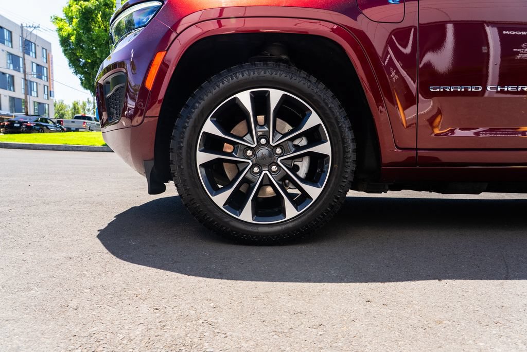 Used 2023 Jeep Grand Cherokee Overland w/ Advanced Protech Group III AWD/4WD image 7