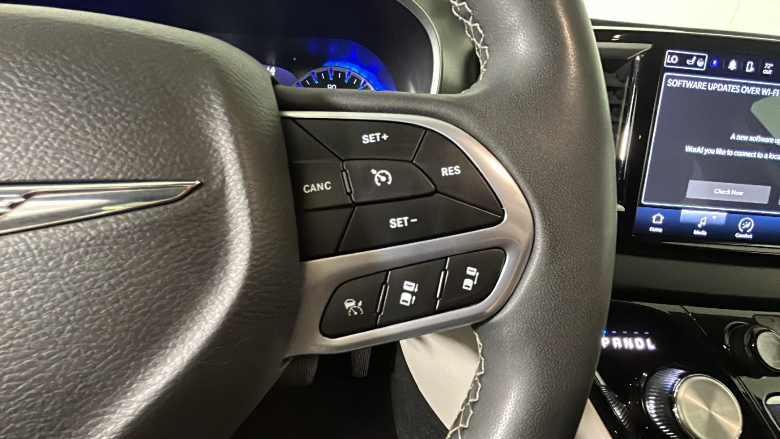 Used 2023 Chrysler Pacifica Touring-L FWD image 19