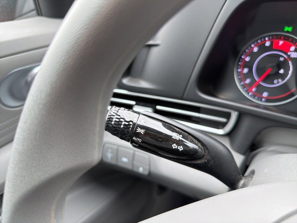 Certified 2023 Hyundai Elantra SEL w/ Preferred Accessory Package image 30