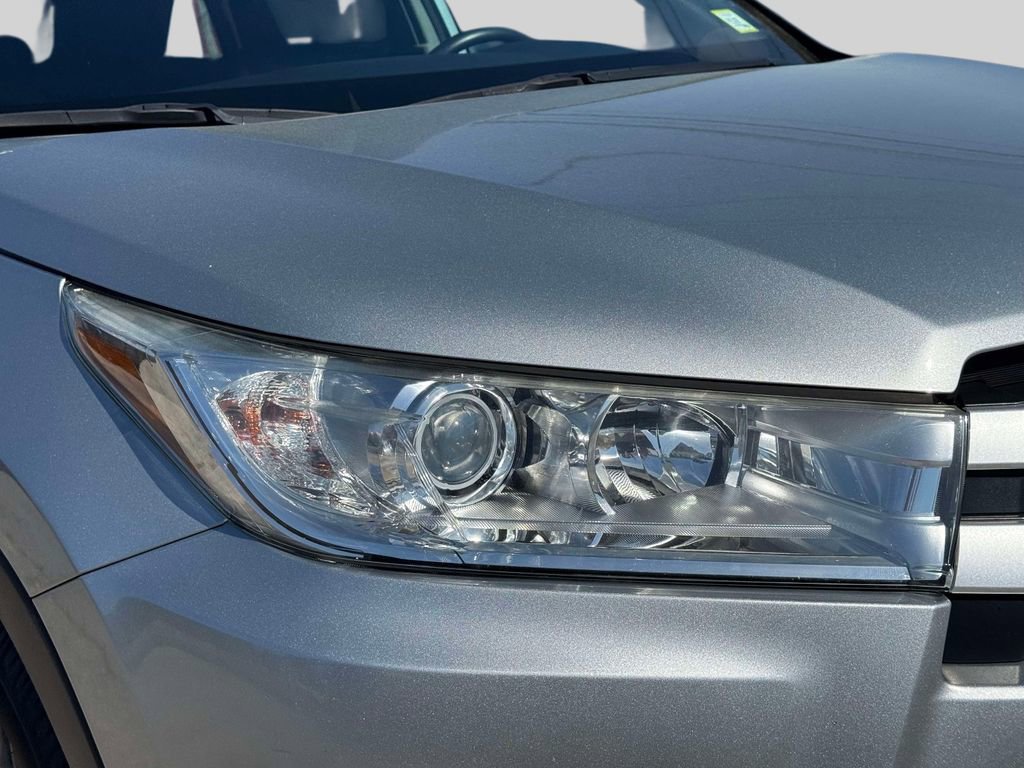 Used 2019 Toyota Highlander XLE AWD/4WD image 8