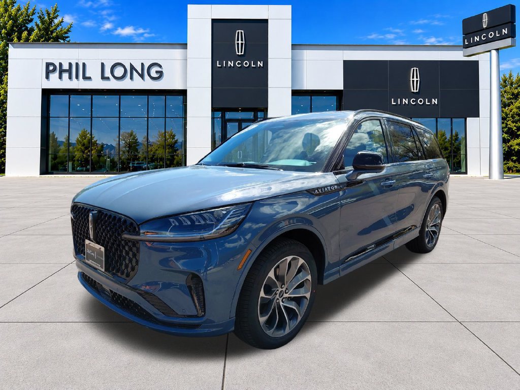 New 2026 Lincoln Aviator AWD w/ Jet Appearance Package image 3