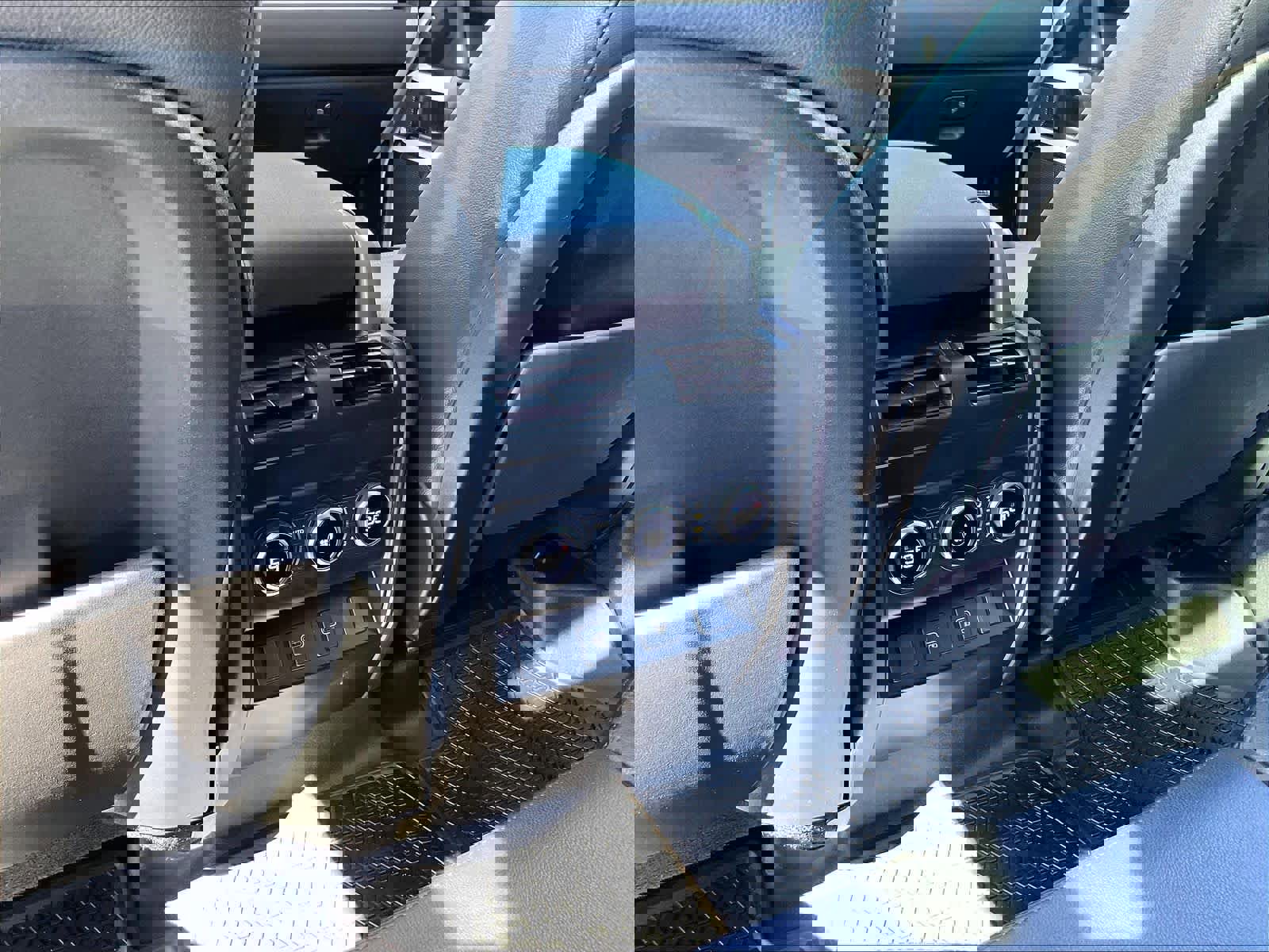 Used 2023 Land Rover Defender 110 S image 36