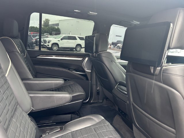 Used 2026 Cadillac Escalade ESV Platinum Sport w/ LPO, ONYX Package AWD/4WD image 16