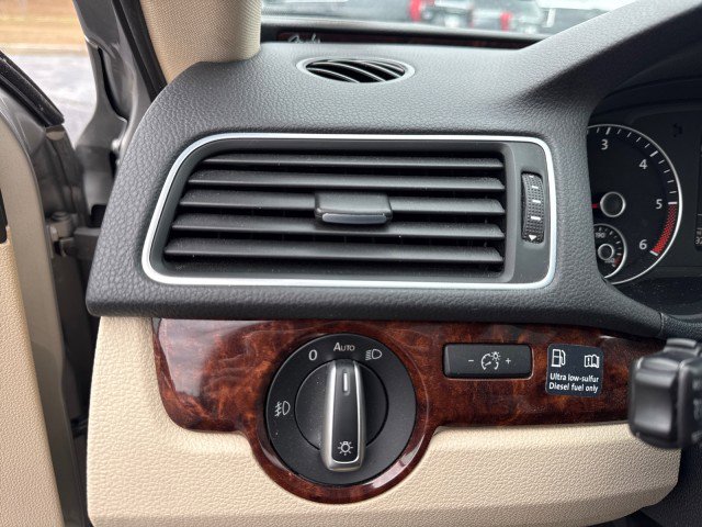 Used 2013 Volkswagen Passat TDI SEL Premium image 19