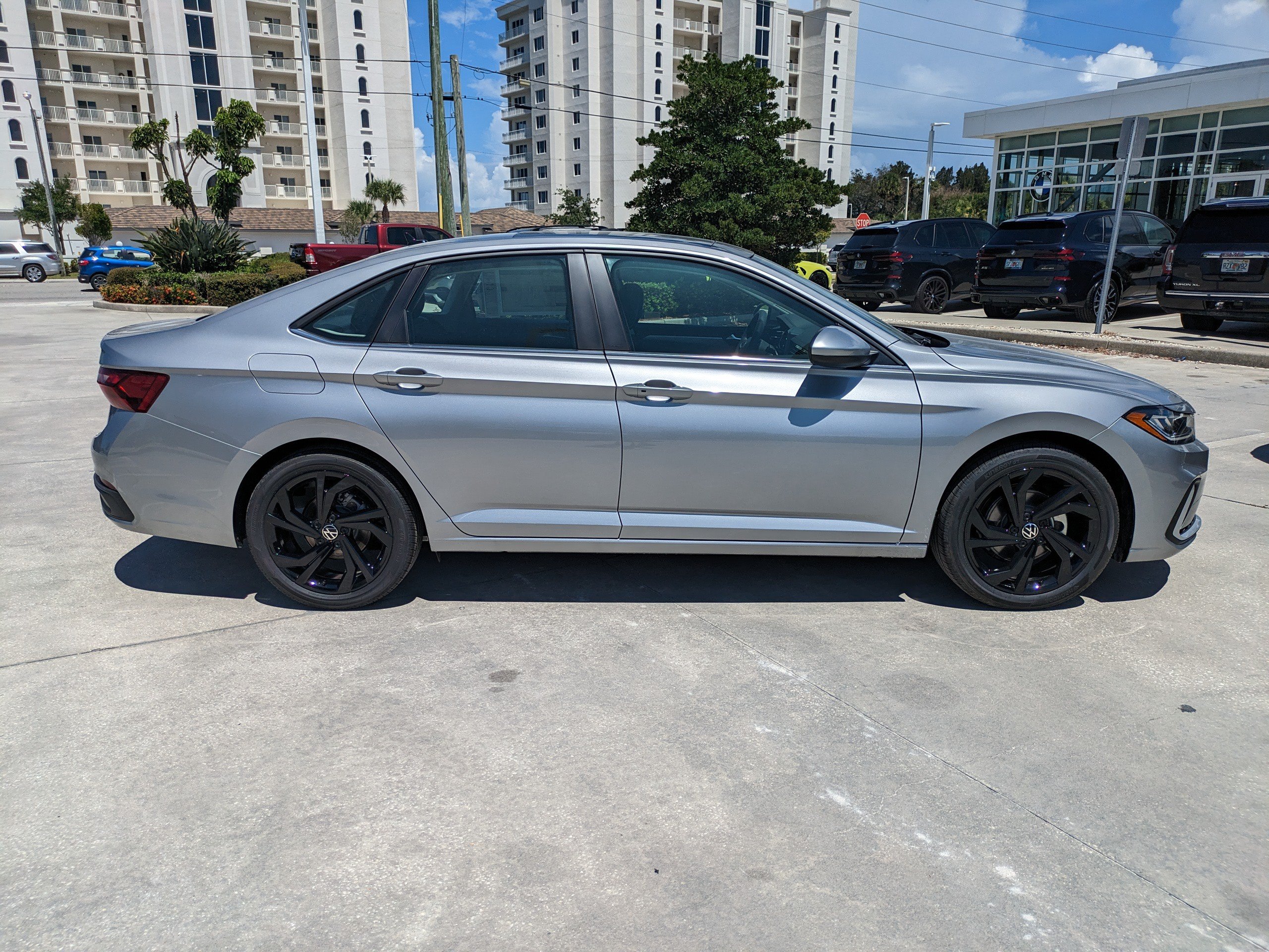 New 2026 Volkswagen Jetta SE FWD image 3