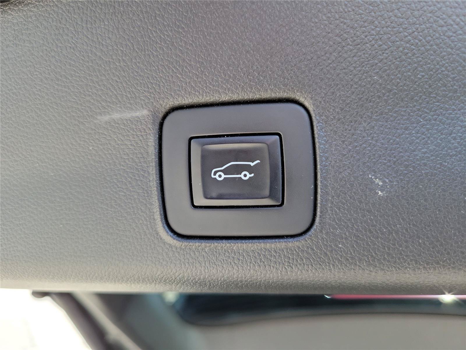 Used 2022 Chevrolet TrailBlazer RS w/ Sun and Liftgate Package FWD image 10