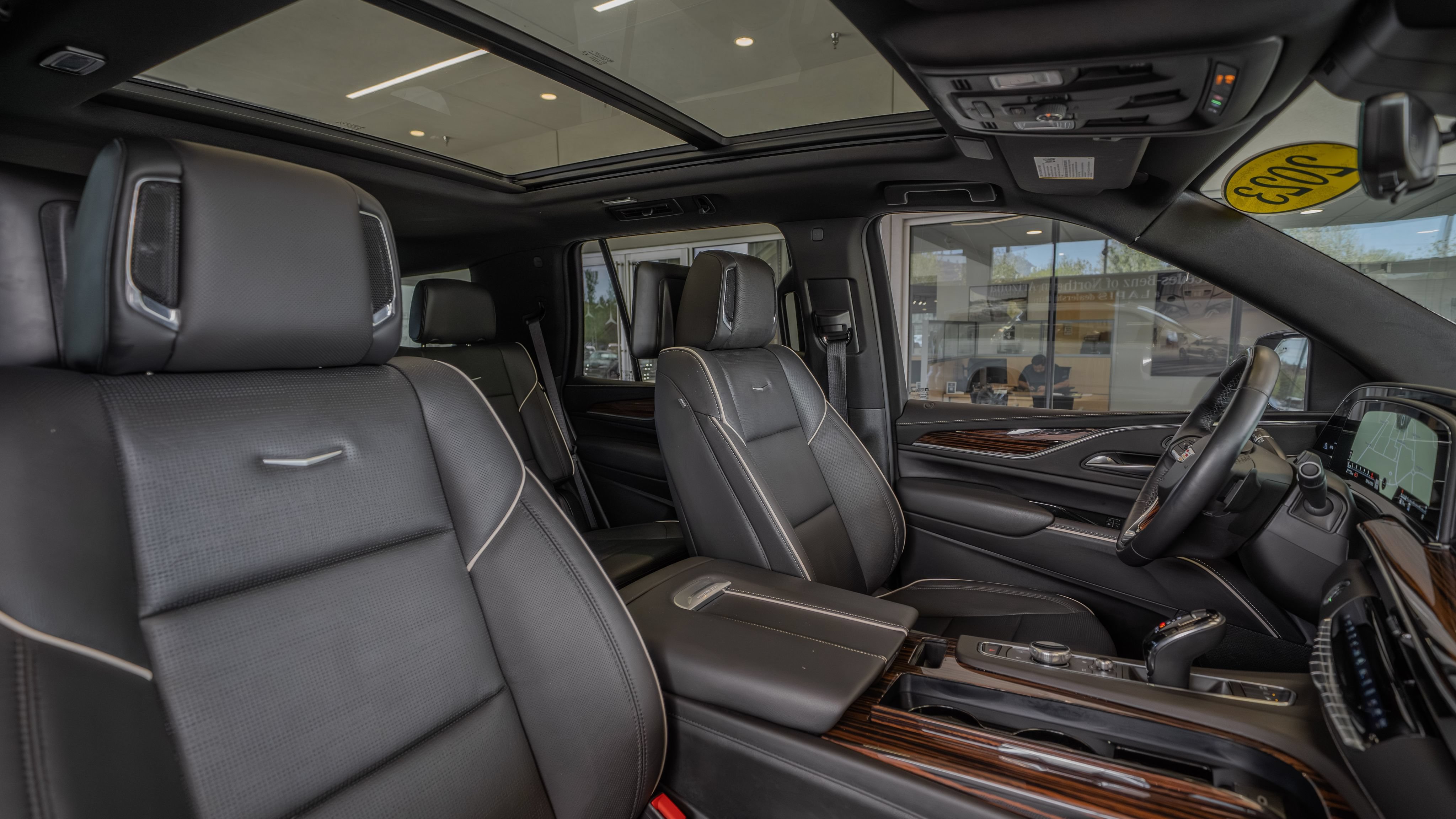 Used 2023 Cadillac Escalade Premium Luxury AWD/4WD image 32