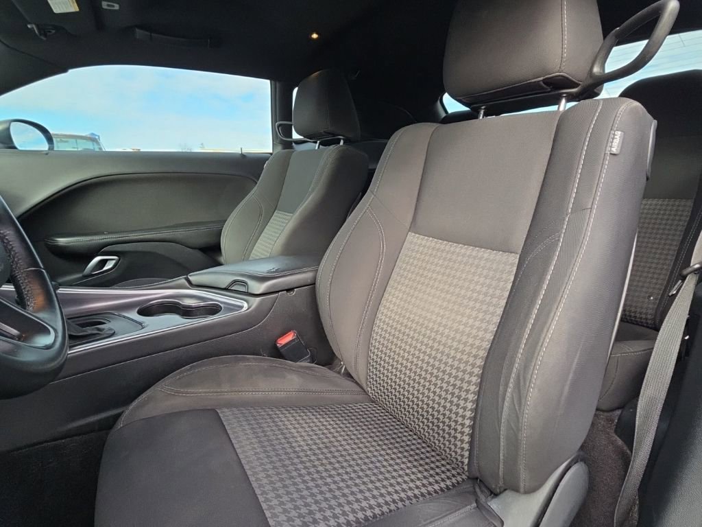 Used 2018 Dodge Challenger SXT image 13