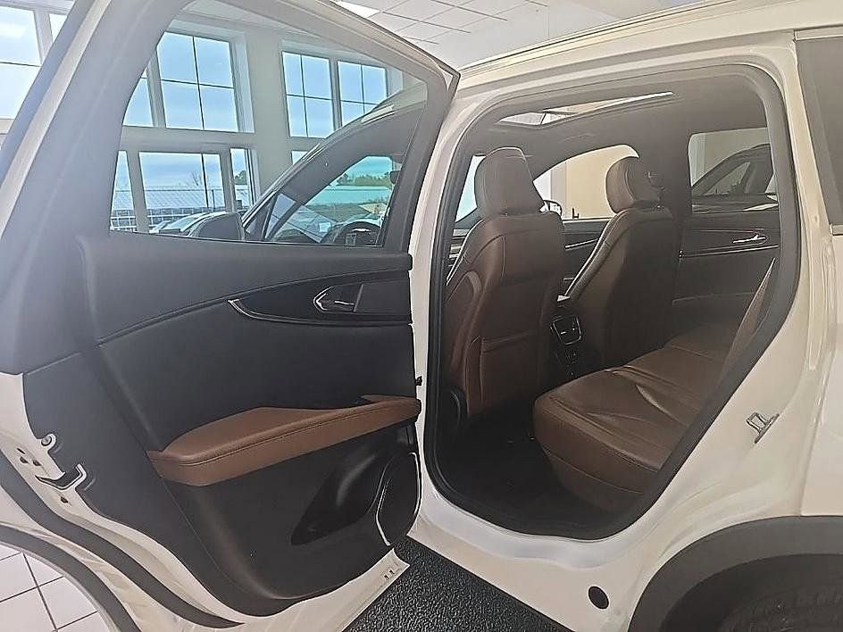 Used 2022 Lincoln Nautilus Reserve AWD/4WD image 28