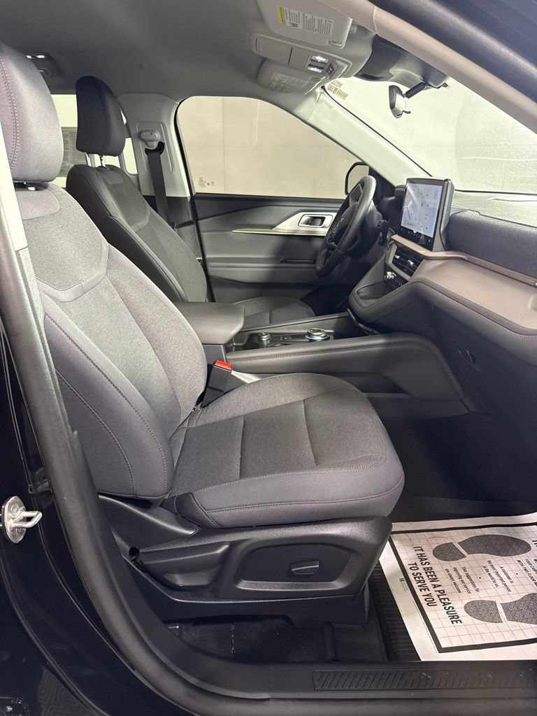 Used 2025 Ford Explorer Active AWD/4WD image 15