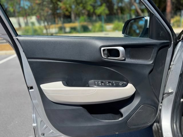 Used 2025 Hyundai Venue SEL FWD image 26