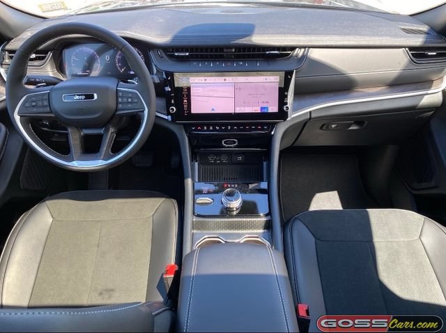 New 2026 Jeep Grand Cherokee Altitude AWD/4WD image 9