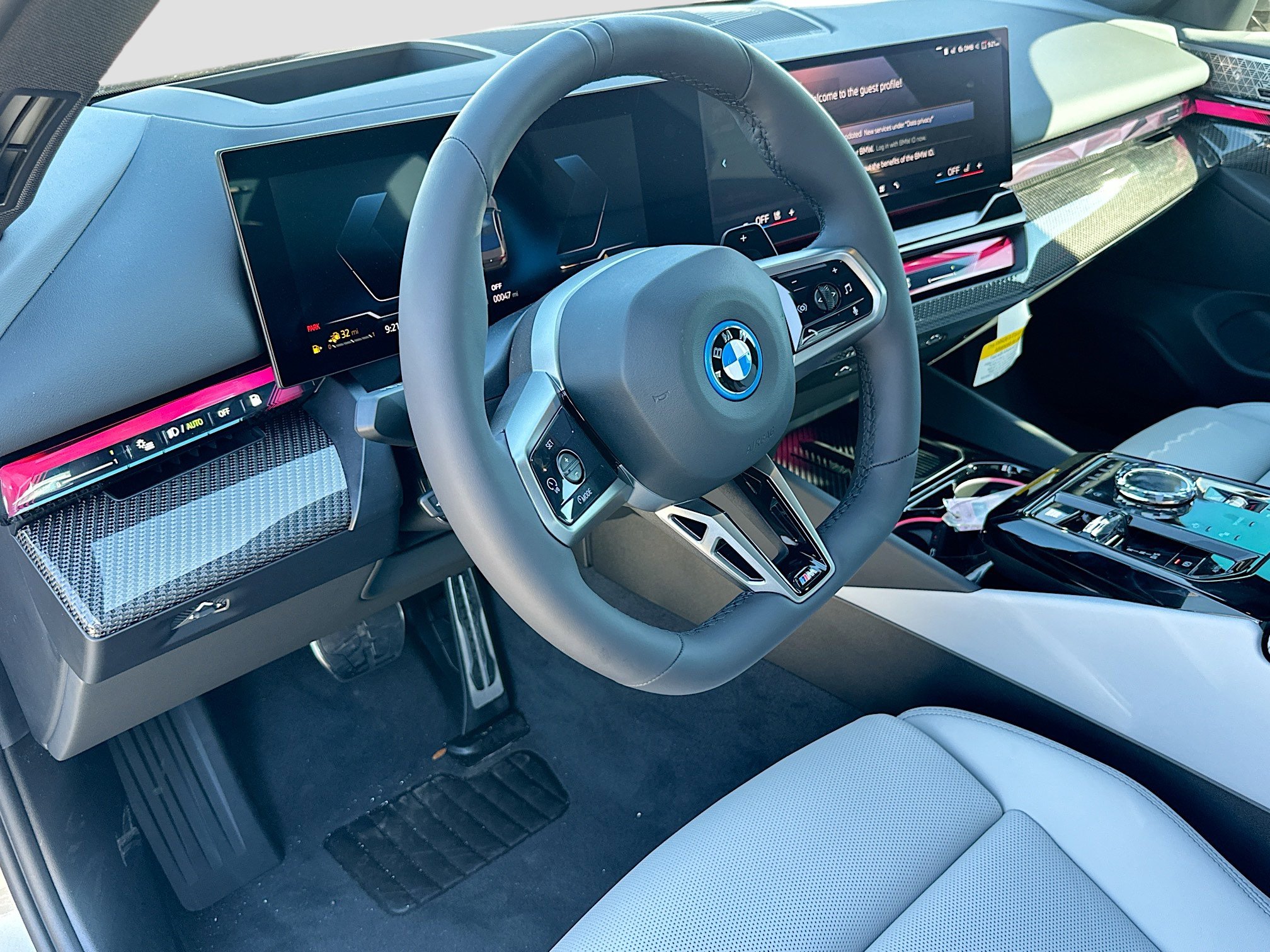 New 2026 BMW 550e xDrive w/ Executive Package image 7