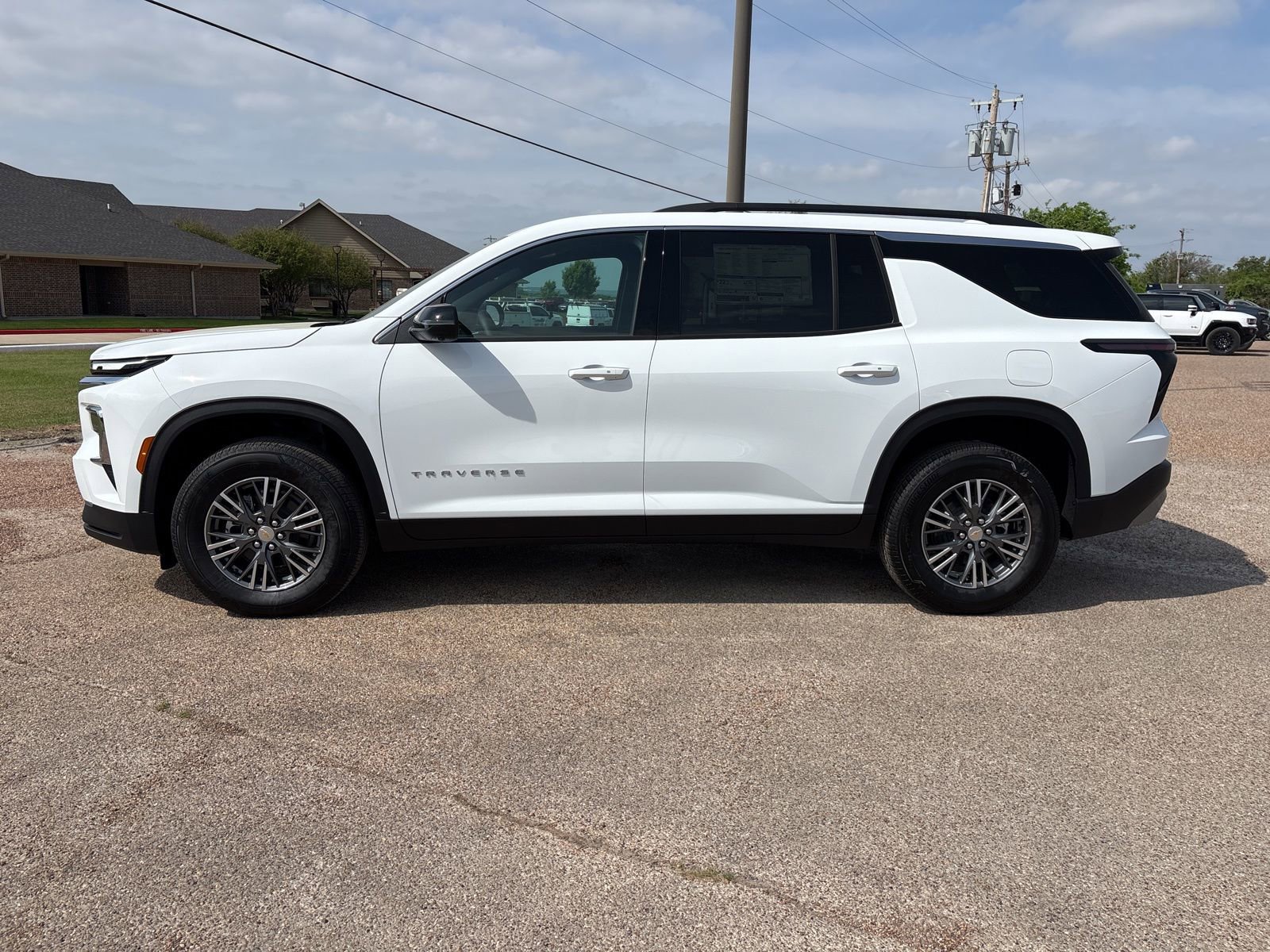 New 2026 Chevrolet Traverse LT image 2