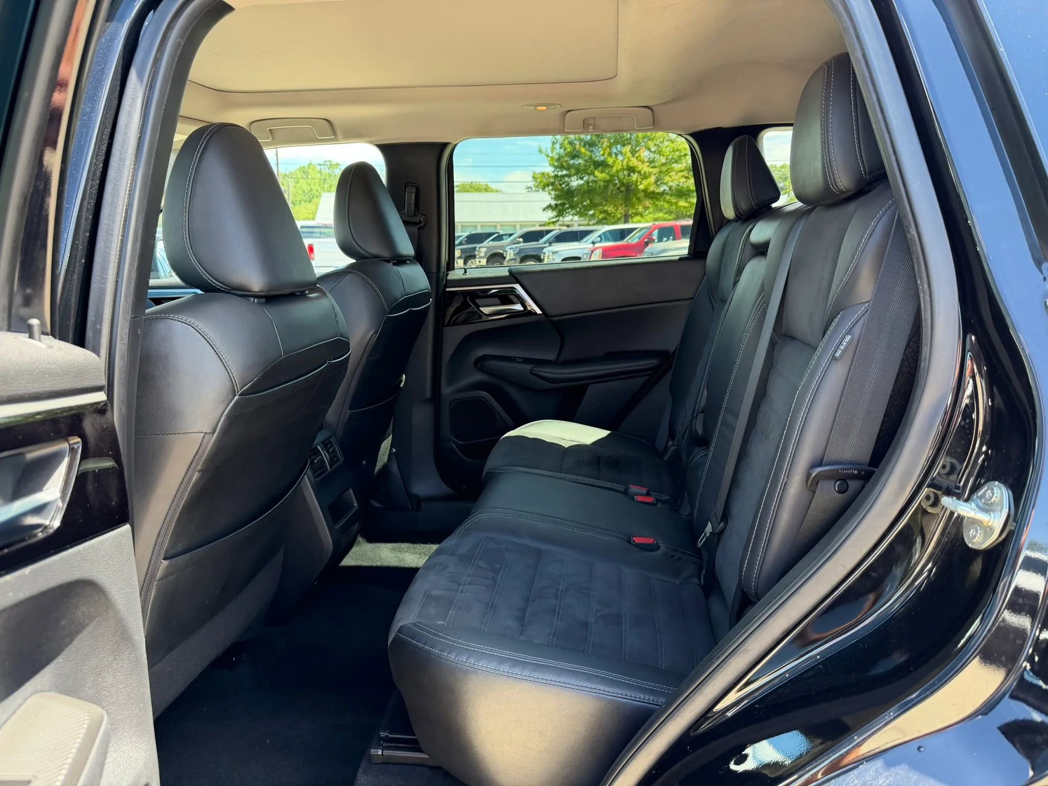 Used 2022 Mitsubishi Outlander SE FWD image 17