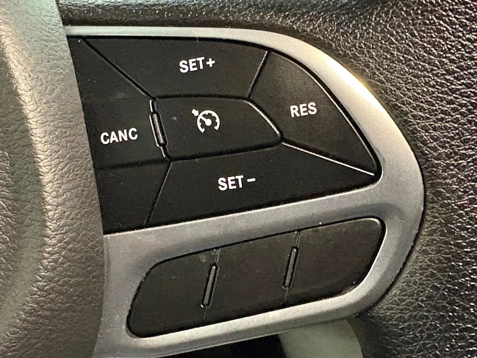 Used 2021 Chrysler Voyager Lxi FWD image 37