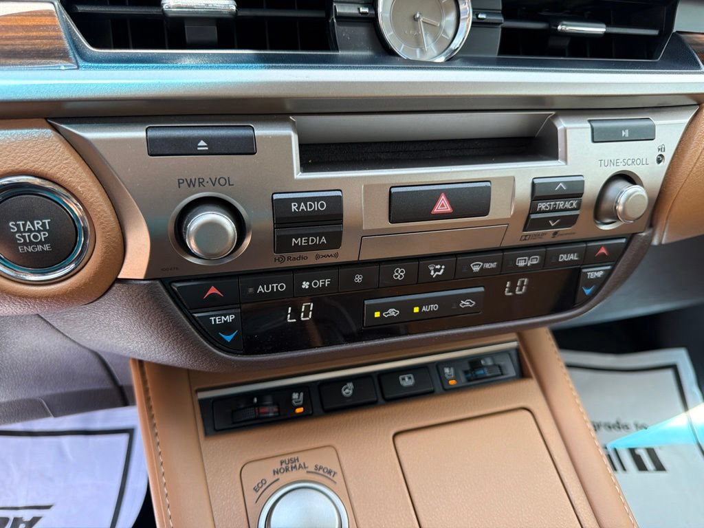 Used 2016 Lexus ES 350 w/ Luxury Package w/Wood Trim FWD image 27