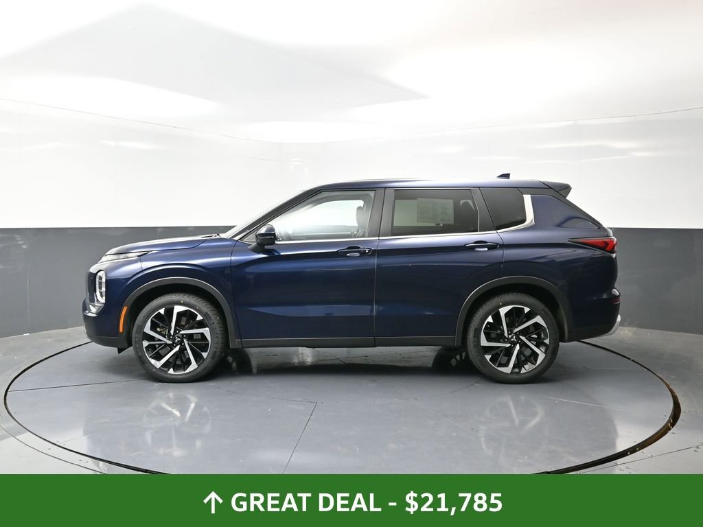 Used 2024 Mitsubishi Outlander SE image 12