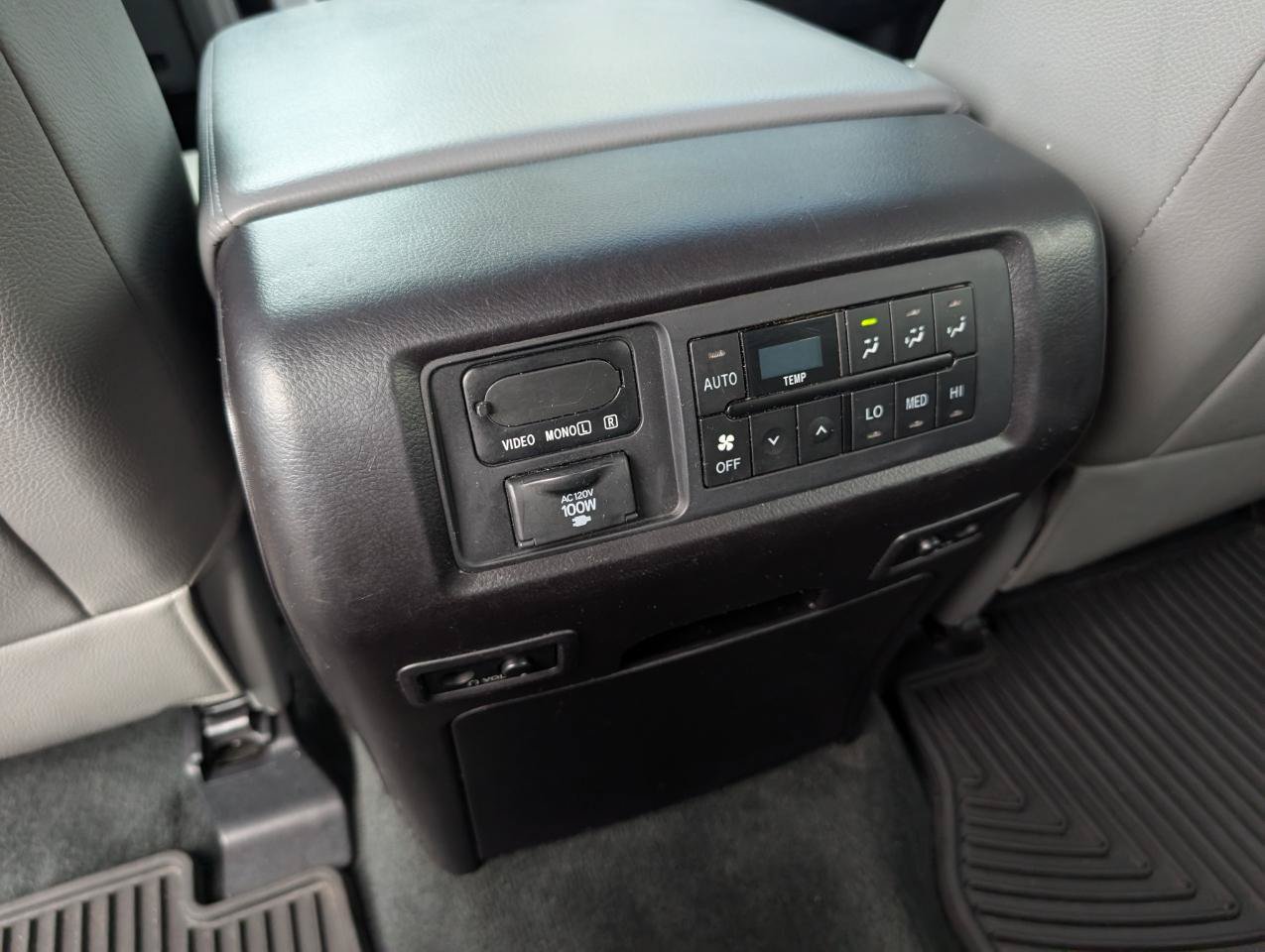 Used 2016 Toyota Sequoia Limited w/ Safety & Convenience Package AWD/4WD image 25
