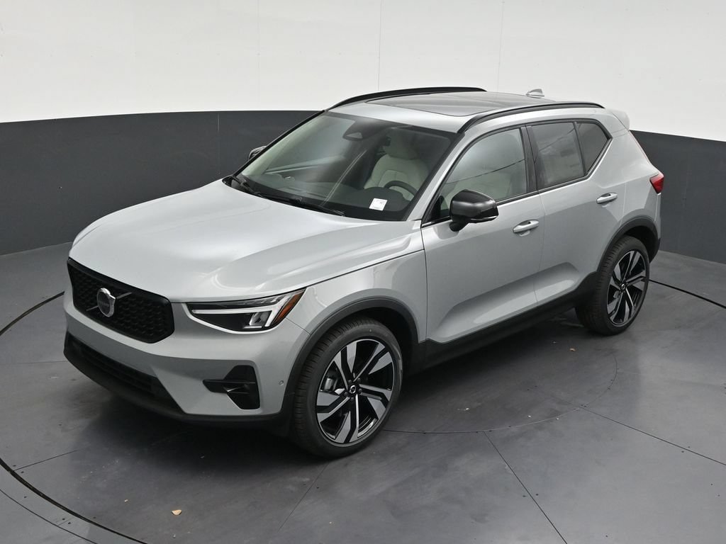New 2026 Volvo XC40 B5 Plus w/ Protection Package Premier AWD/4WD image 13