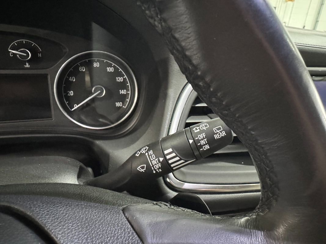 Used 2019 Buick Enclave Essence image 16