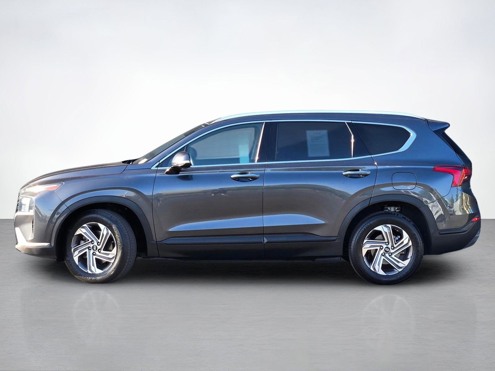 Used 2023 Hyundai Santa Fe SEL FWD image 3