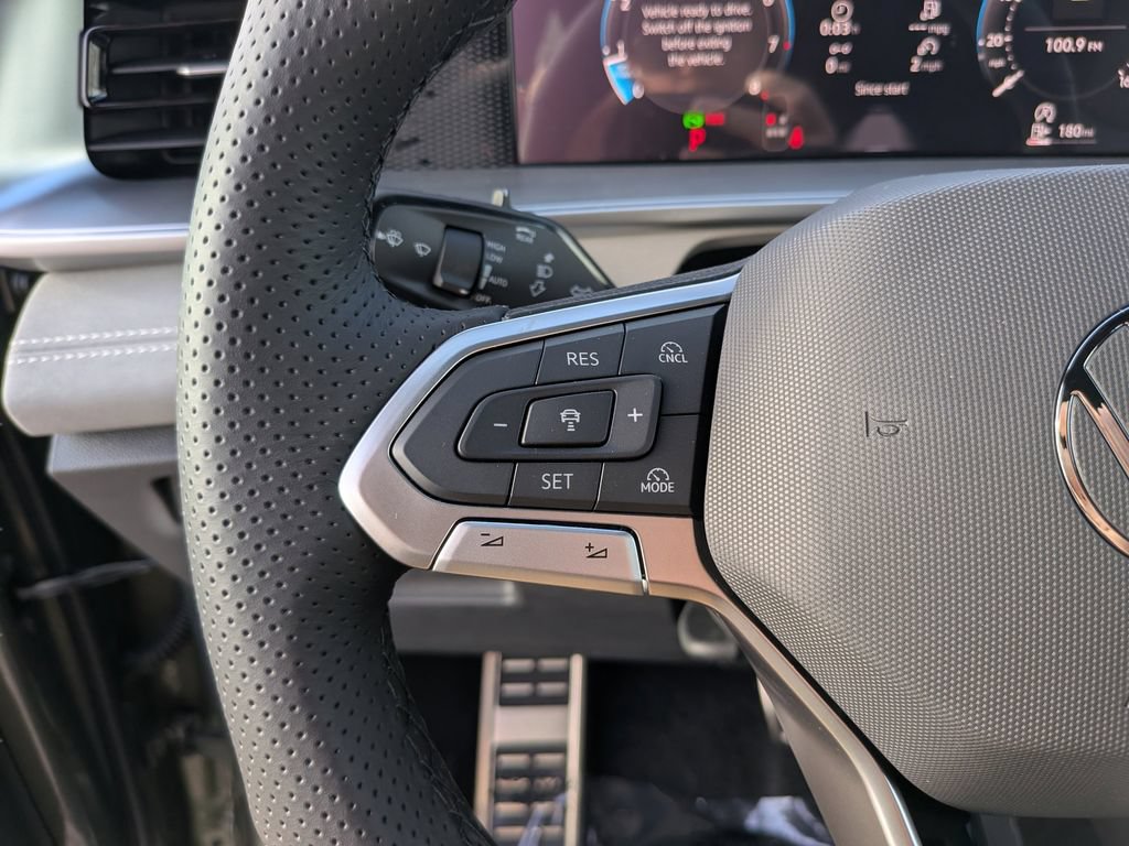 New 2026 Volkswagen Tiguan SE R-Line FWD image 22
