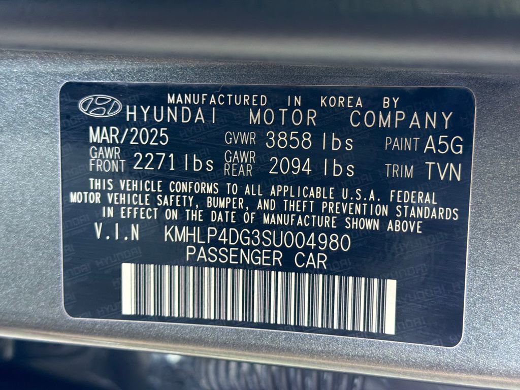 Used 2025 Hyundai Elantra Limited FWD image 38