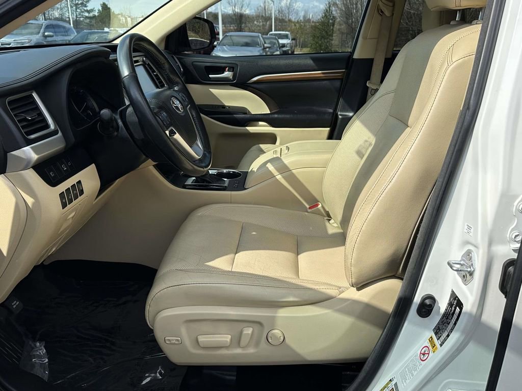 Used 2018 Toyota Highlander Limited Platinum image 4