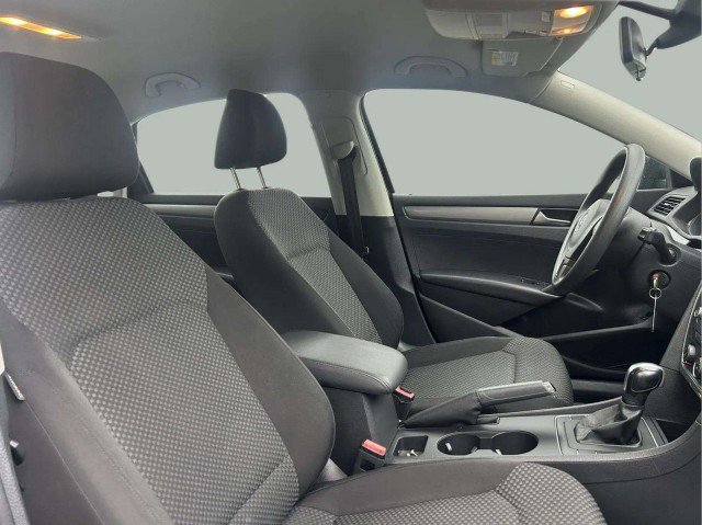 Used 2015 Volkswagen Passat 1.8T S image 24