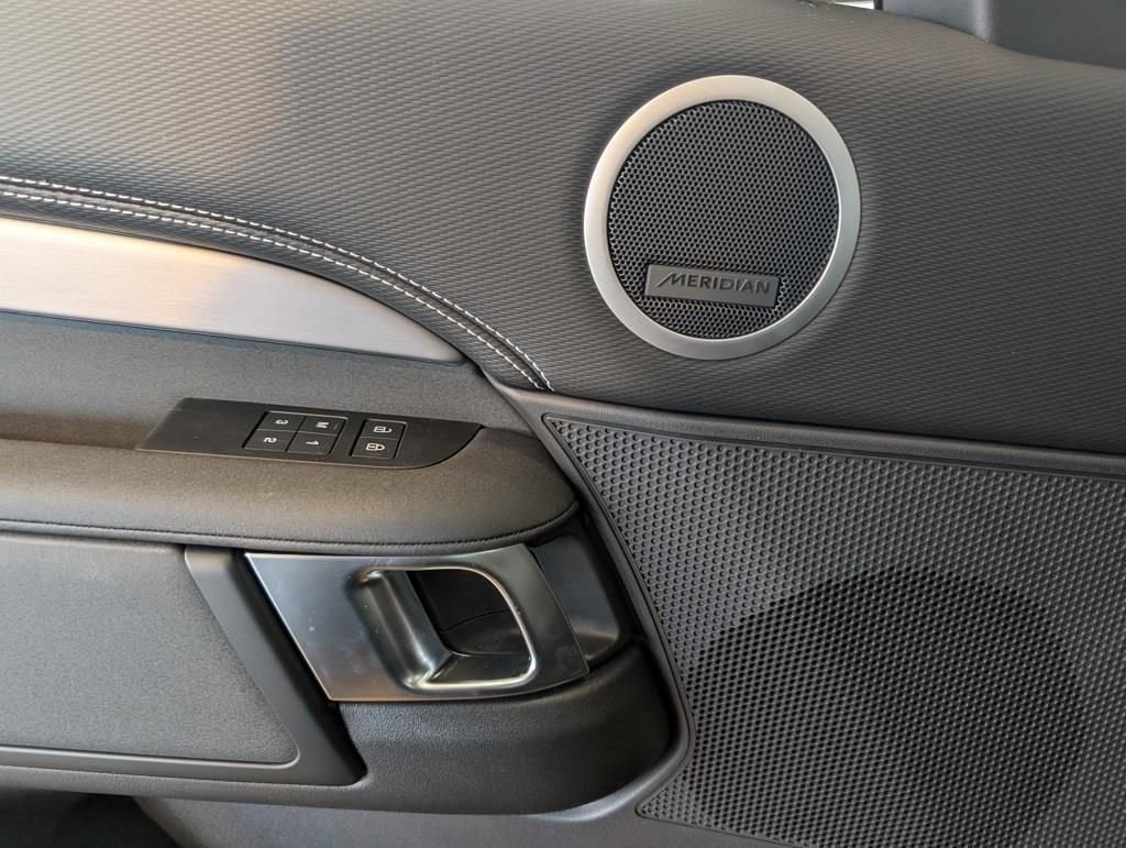 New 2026 Land Rover Discovery Limited Edition image 9