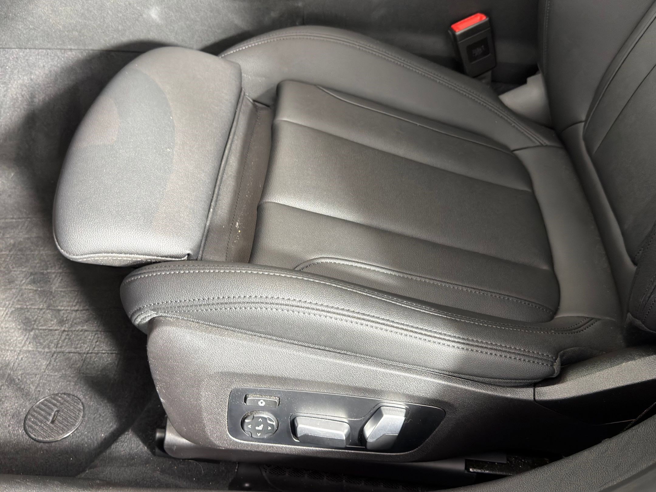 Used 2021 BMW 330i Sedan w/ M Sport Package image 11