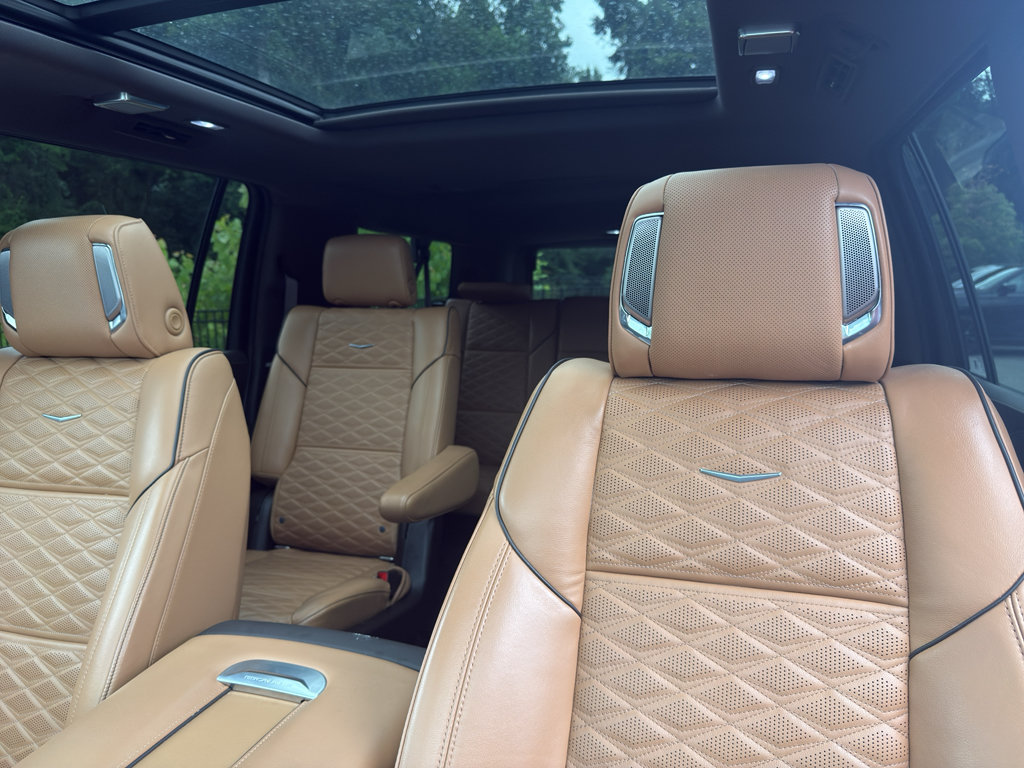 Used 2022 Cadillac Escalade ESV Premium Luxury w/ Performance Package AWD/4WD image 8