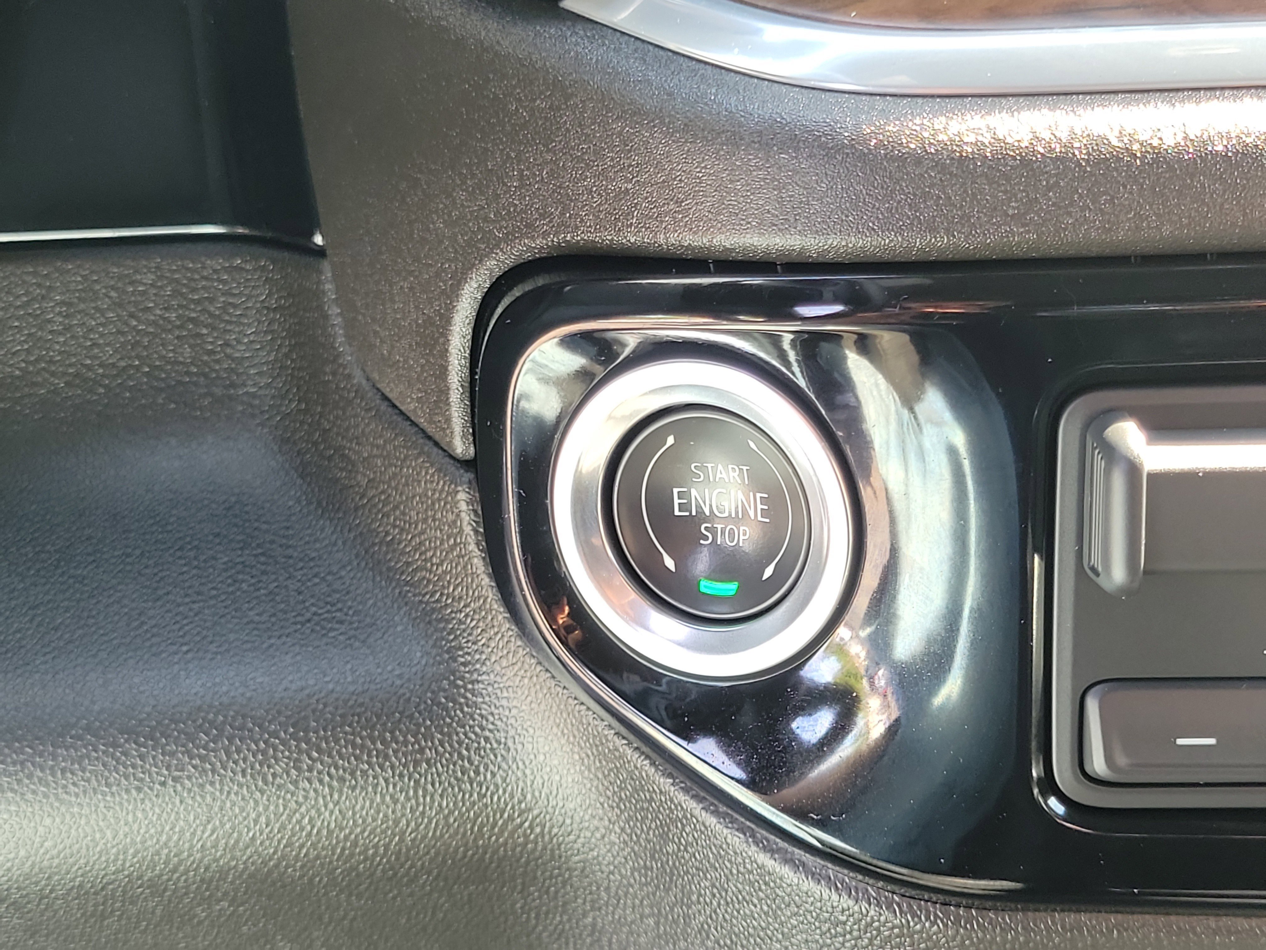Used 2025 GMC Sierra 1500 SLT AWD/4WD image 28