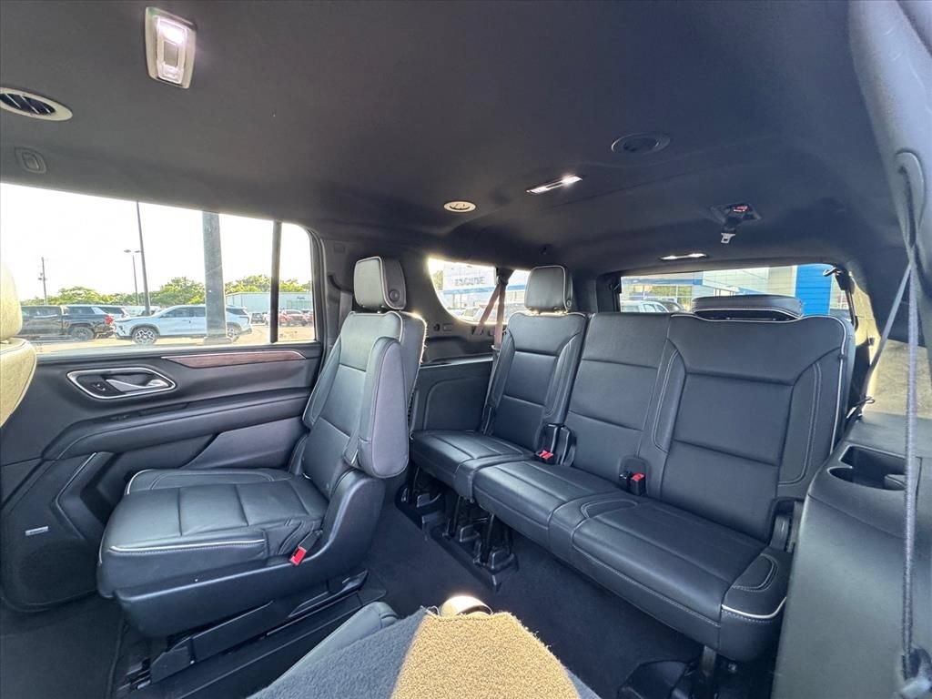 Used 2022 Chevrolet Suburban Premier AWD/4WD image 14