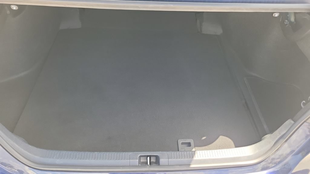 Used 2022 Toyota Camry XLE FWD image 9