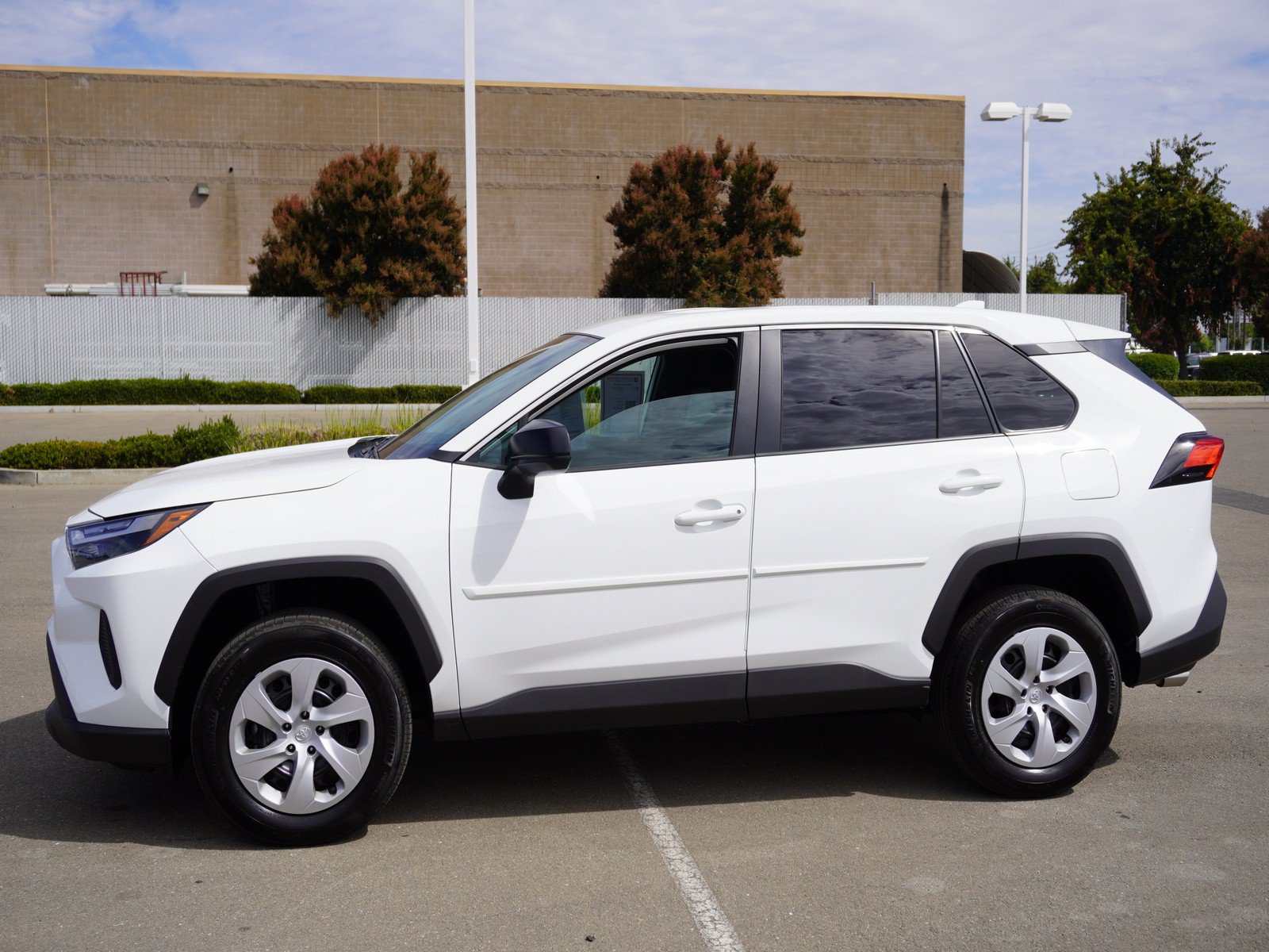 Used 2025 Toyota RAV4 LE AWD/4WD image 6
