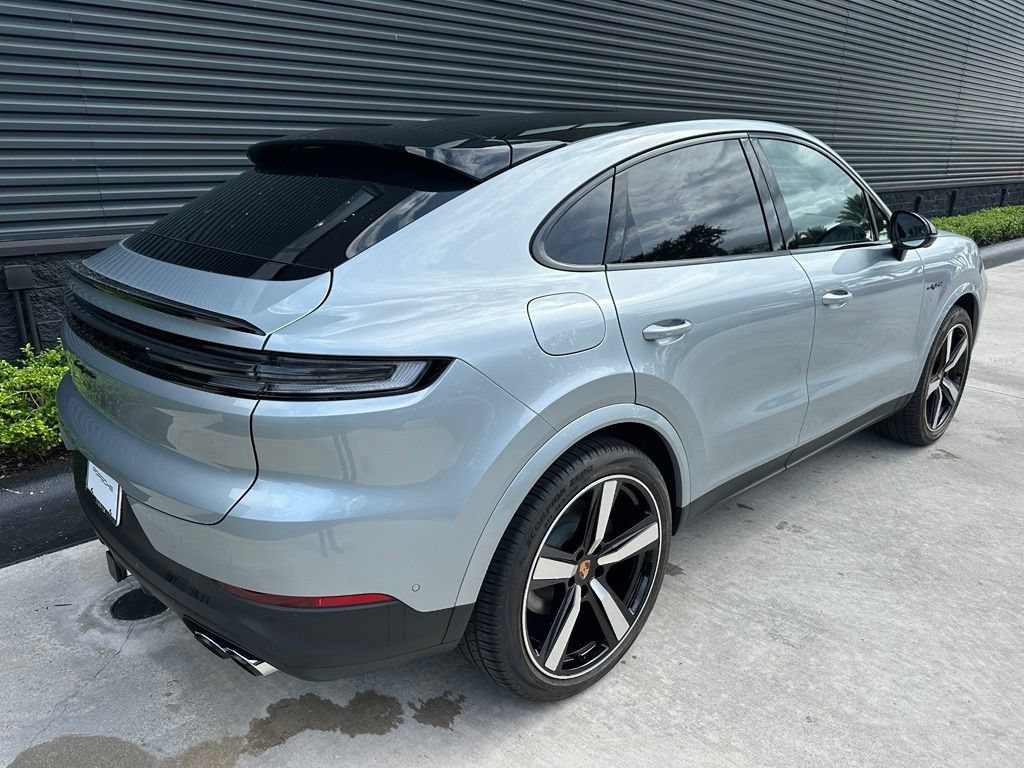Certified 2026 Porsche Cayenne E-Hybrid Coupe AWD/4WD image 10