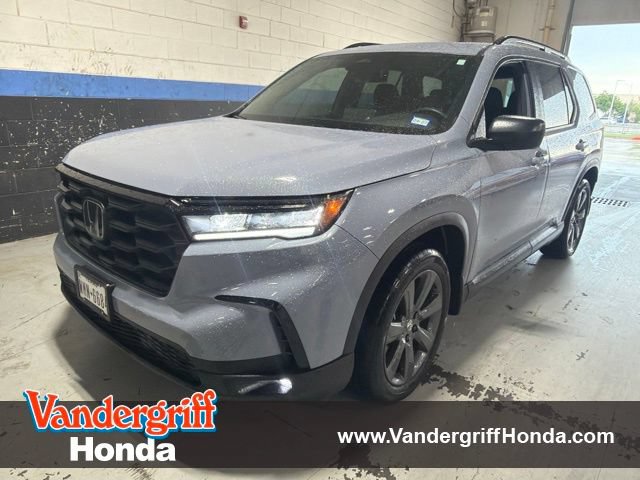 Used 2025 Honda Pilot Sport image 1