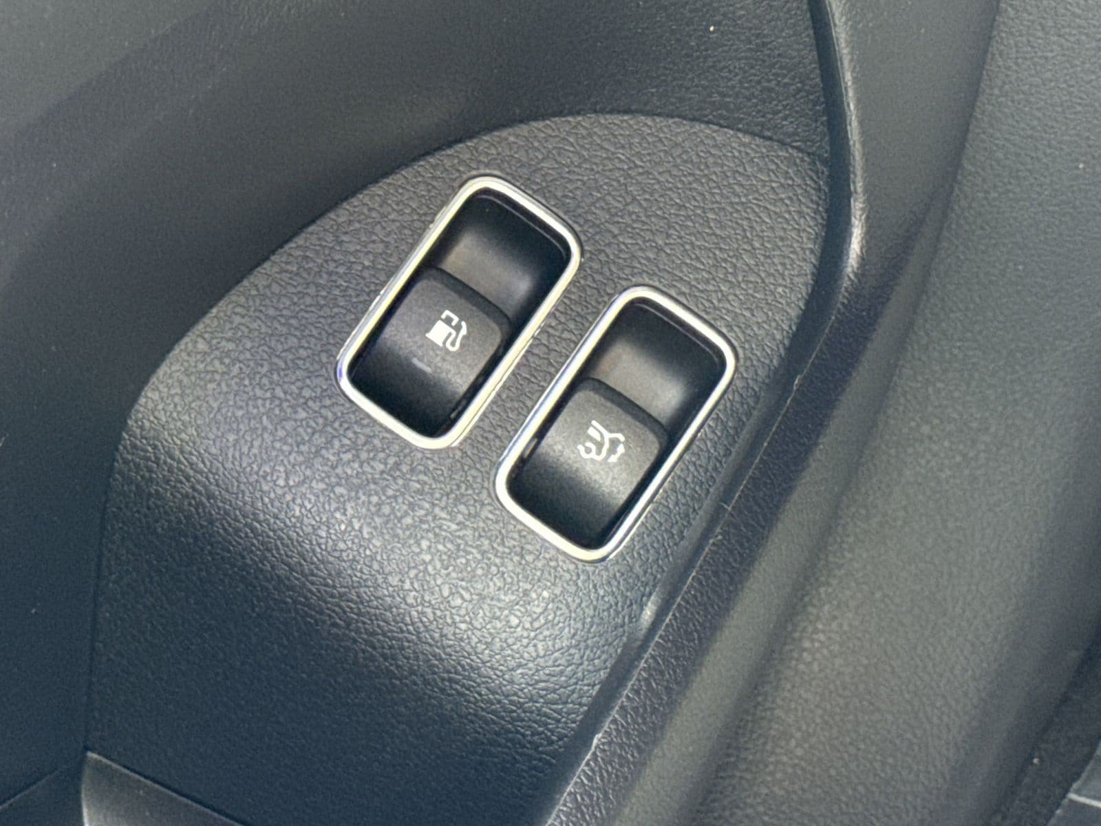 Used 2025 Mercedes-Benz GLE 450e 4MATIC image 18