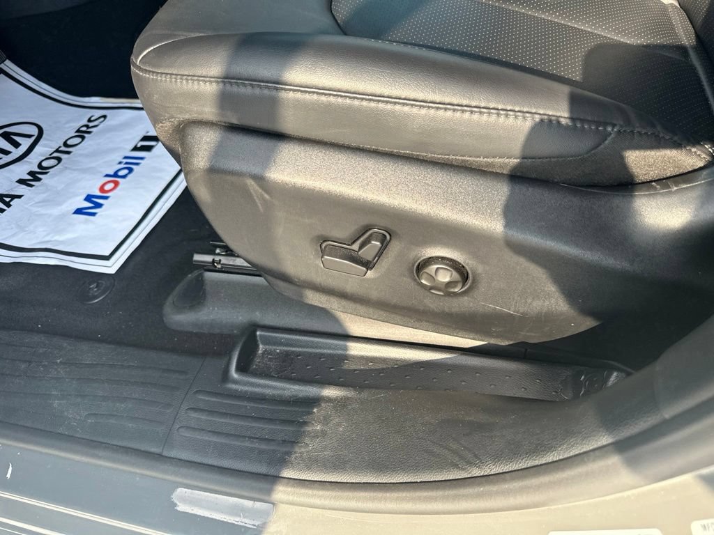 Used 2025 Chrysler Pacifica Select FWD image 18